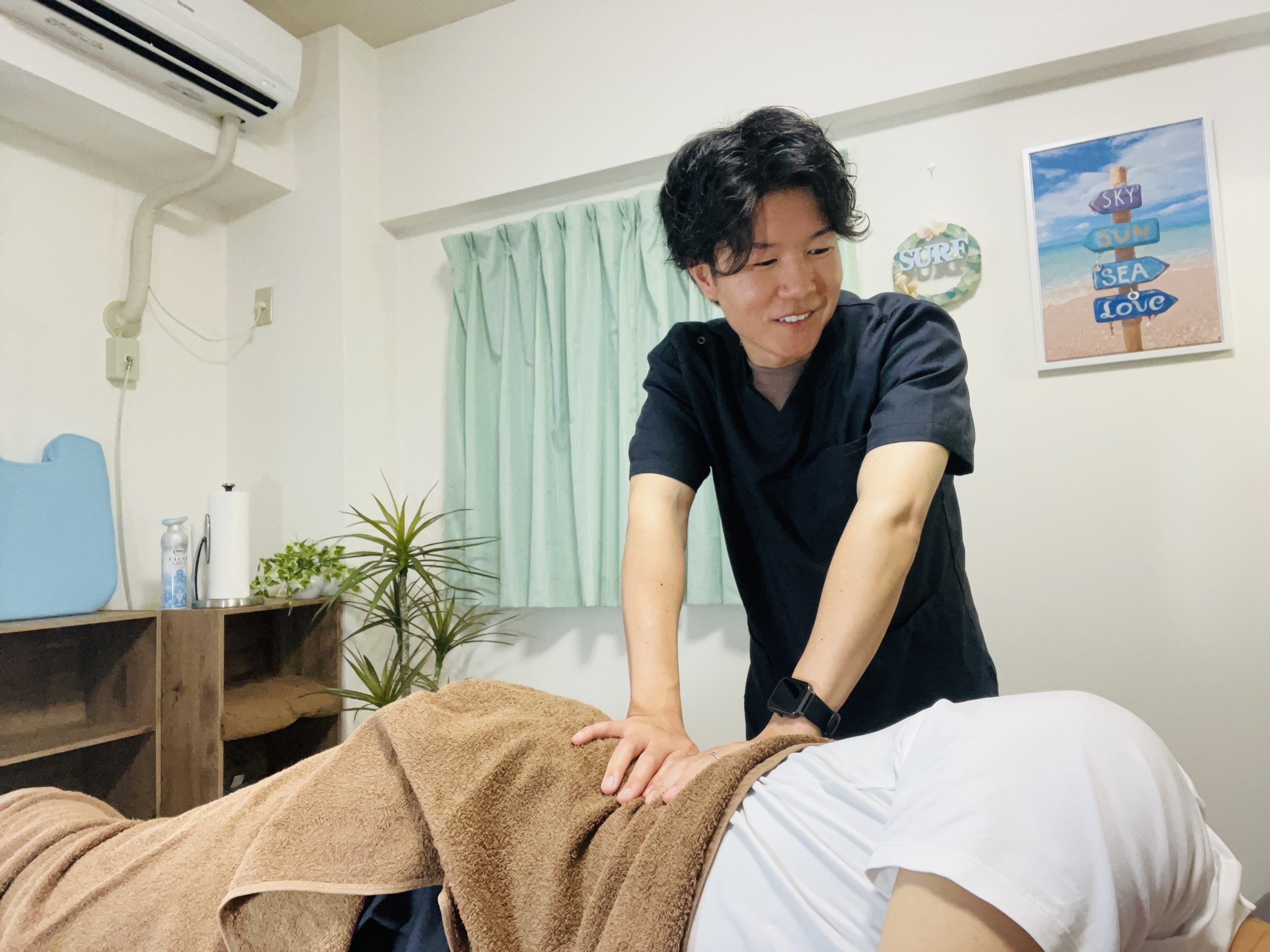 状態をうかがいながら施術